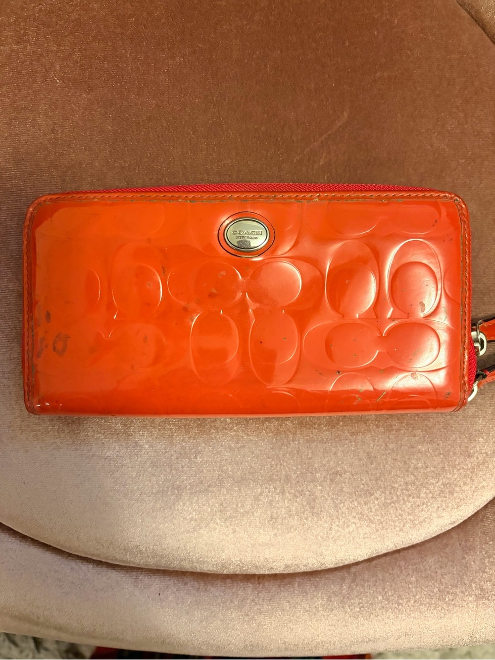 Vintage COACH Peyton Embossed Patent Leather Zip Wallet Orange Papaya 3D Monogra